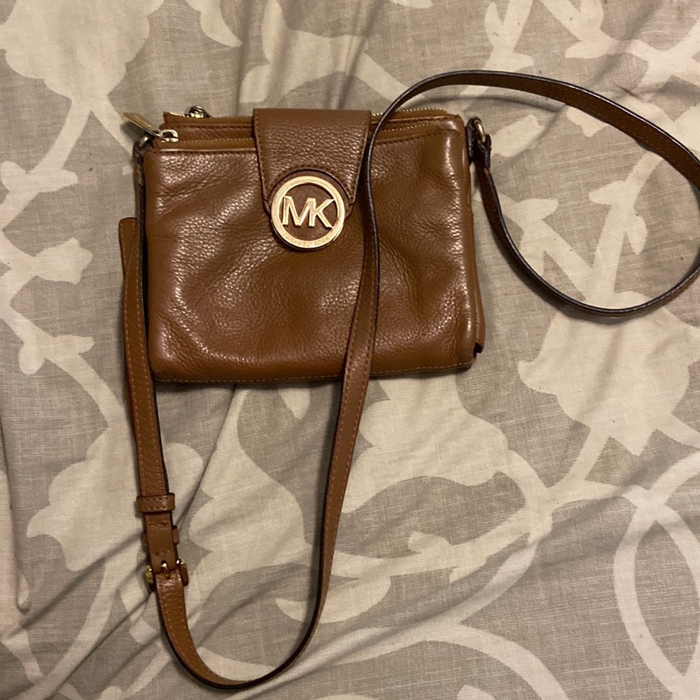 Cognac Michael Kors crossbody purse
